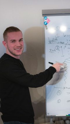 team-meeting-thomas.jpg team-meeting-thomas.jpg